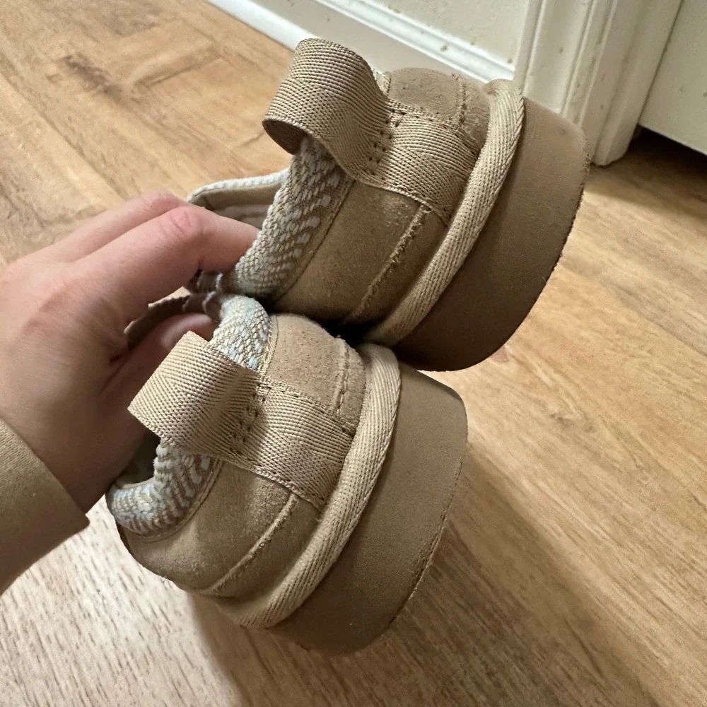 Koolaburra by UGG | Kids Burree Tan Suede‎ Faux Fur Lined Slippers, EU 36/ US 4